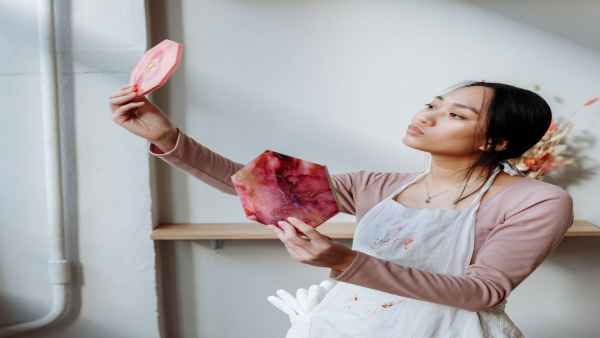 【最新版】介護求人で探すべきは「給料」より「待遇」？離職率が低い職場の特徴